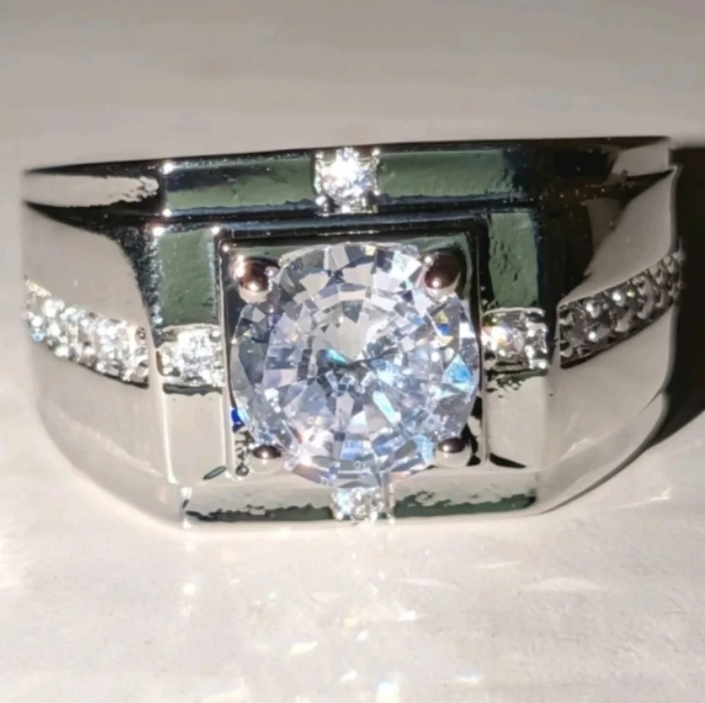 Elegant Unisex Silver Ring with Clear Gemstone Sz 9